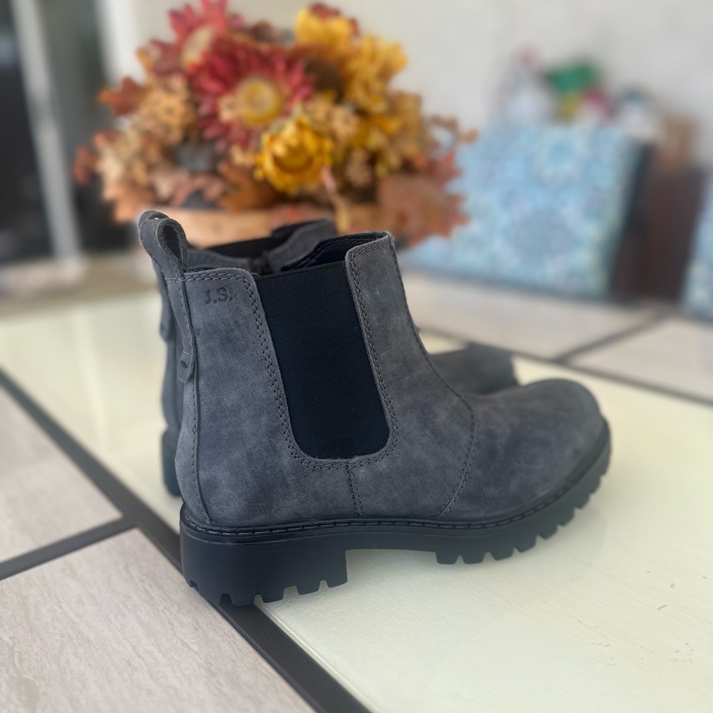 Josef Seibel Gray Suede Zip-Front Lug Sole Boot